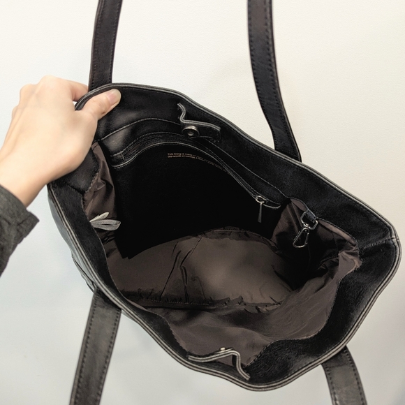 Matt & Nat Jasmine Classic Black Shoulder Bag - Picture 8 of 13
